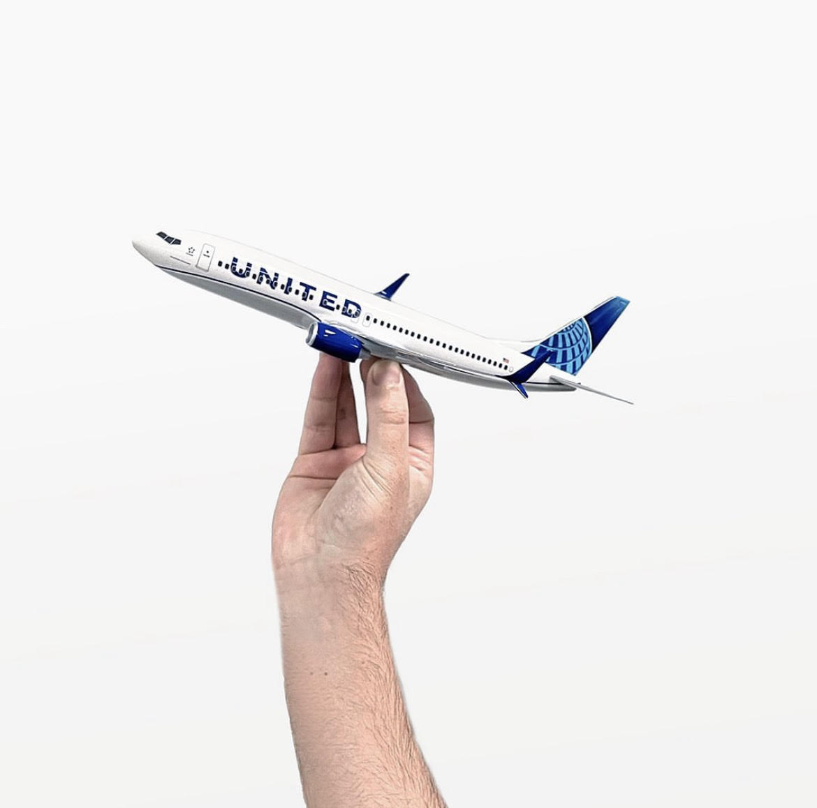 United Airlines orders 100 Boeing 737 MAX jets and a record-setting 100 Boeing 787 Dreamliners.